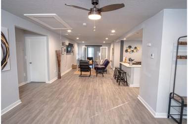 Stylish 4 Br2Ba Renovated Home Near Downtown