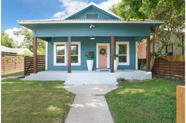 Amazing Fully Fenced Home Only 5 Mins from Downtown