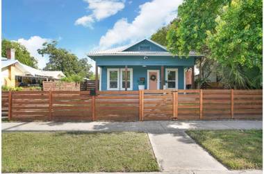 Amazing Fully Fenced Home Only 5 Mins from Downtown