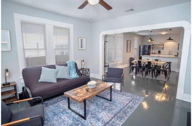 Wonderful 3 BR 2 BA Near Downtown