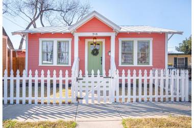 Dazzling 3 BR2 BA Home Near Downtown Tower Americas