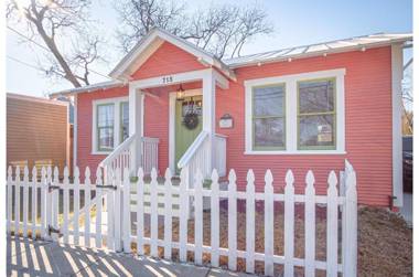 Dazzling 3 BR2 BA Home Near Downtown Tower Americas