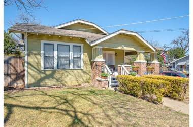 Stunning 3 BR Home Near DT Alamodome - Riverwalk