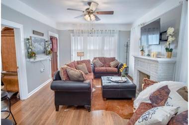 Stunning 3 BR Home Near DT Alamodome - Riverwalk