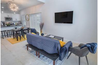 BRAND NEW Stylish 3BR2BA Near Exciting Downtown
