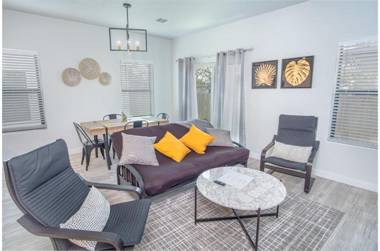 Spectacular Newly Built 3 BR Condo Near Downtown