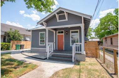 Comfy and Incredible Fenced 2BR 2 BA Near Downtown