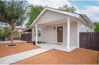 Captivating 4BR 2BA Home Near Awesome Downtown