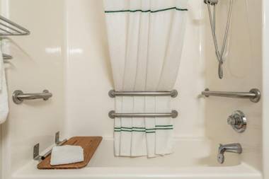 HomeTowne Studios by Red Roof San Antonio - SeaWorld Northwest