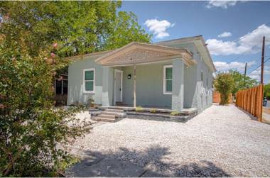 Cozy and Lovely 2BR 2BA Apt#A Near Lively Downtown