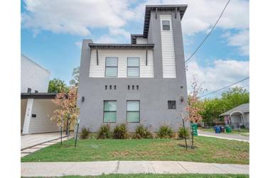 Cozy and Gorgeous 3 BR 2 BA Near Amazing Downtown