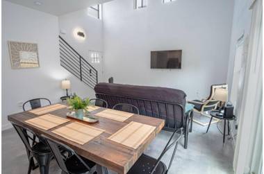 Cozy and Gorgeous 3 BR 2 BA Near Amazing Downtown