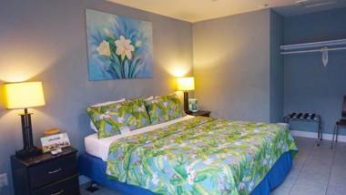 Upper Deck Hotel and Bar - Adults Only