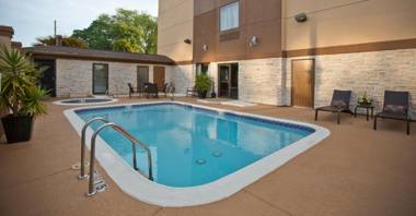 Holiday Inn & Suites Spring - The Woodlands