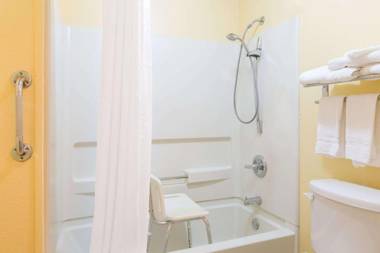 Super 8 by Wyndham Temple