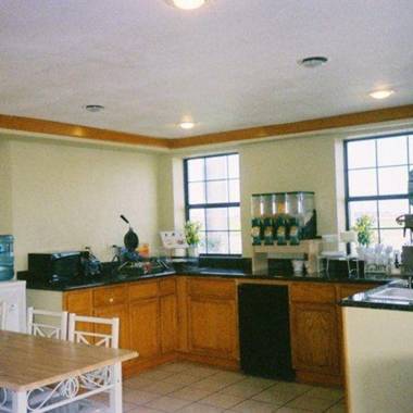 Super 8 by Wyndham Victoria TX