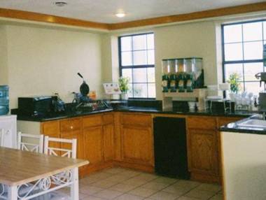 Super 8 by Wyndham Victoria TX