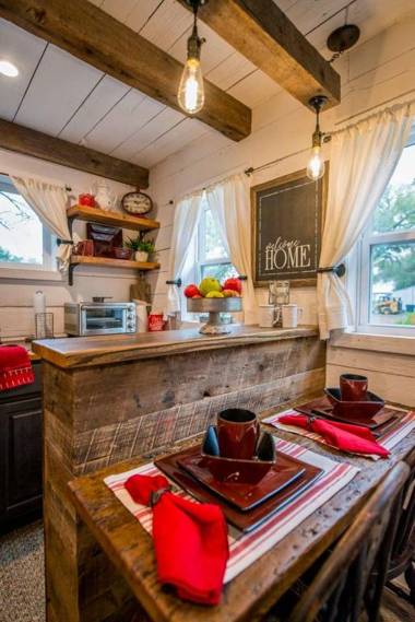 Cozy Cabin Little Red Hen 12 min to Magnolia