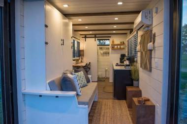 Elegant Container Home Tiny House#1 Near Magnolia