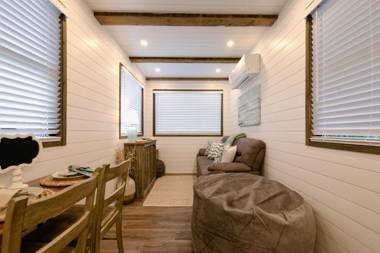 Container Tiny Home 12 min to Magnolia Silos and Baylor