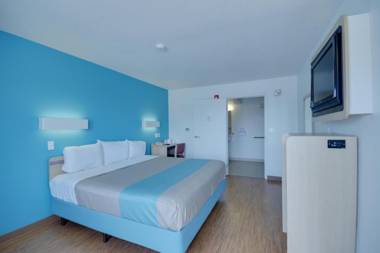 Motel 6-Webster TX - Houston - Nasa Lake