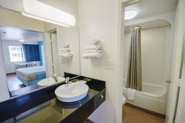 Motel 6-Webster TX - Houston - Nasa Lake