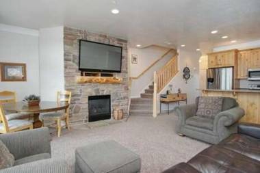 2 Bedroom Condo Vacation Rental in Huntsville Utah LS 18