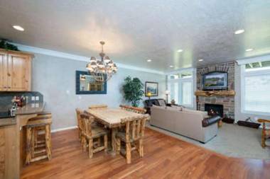 3 Bedroom Huntsville Utah Lodging Option - Sleeps 12 People LS 23