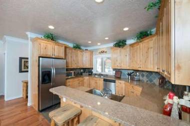 3 Bedroom Huntsville Utah Lodging Option - Sleeps 12 People LS 23