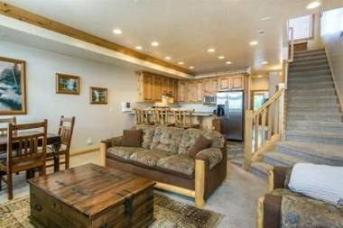 2 Bedroom Snowbasin Vacation Rental - Huntsville Utah Lodging Options LS63