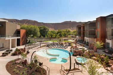 Hoodoo Moab Curio Collection By Hilton