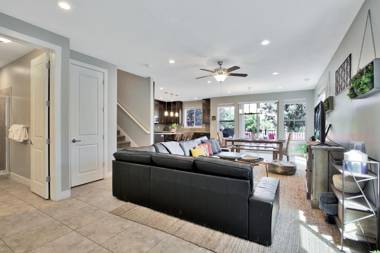 Pet Friendly End Unit Sleeps 13 Free Townies - Entrada 620