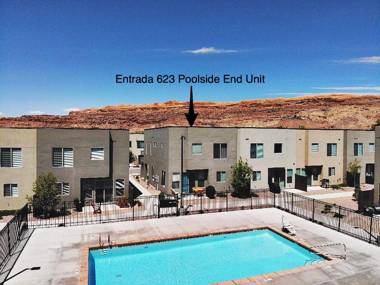 Pet Friendly Charismatic Poolside Home with Free Bikes - Entrada 623