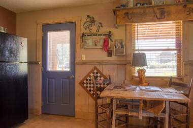 Cozy 1 BR with a Pullout Sofa bed and Kitchenette