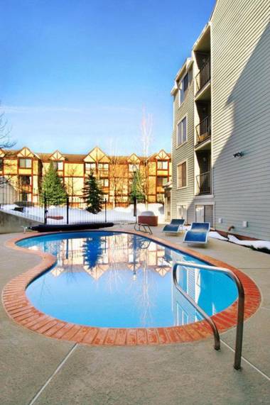 Carriage House Condominiums by All Seasons Resort Lodging