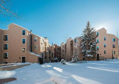 Carriage House Condominiums by All Seasons Resort Lodging