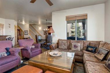 Spacious Bobsled House