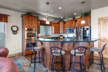 Spacious Bobsled House