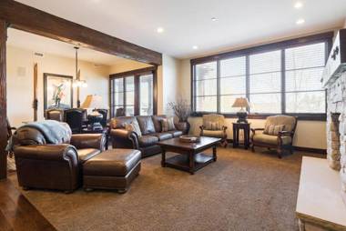 Silver Star #1104 - 2 Bed Condo