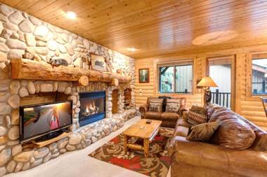 K B M Resorts- BBL-251 Remodeled 2Bd chalet walk to Deer Valley and slopes hot tub