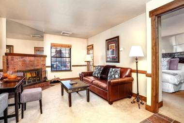 K B M Resorts- CBI-101 Upgraded 1Bd wood fireplace full kitchen wifi walk to slopes