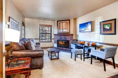K B M Resorts- CBI-102 Upgraded 1Bd wood fireplace full kitchen wifi walk to slopes