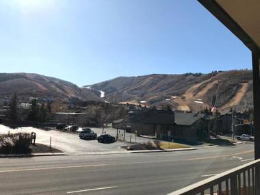 K B M Resorts- CBI-202 Upgraded 1Bd wood fireplace full kitchen wifi walk to slopes