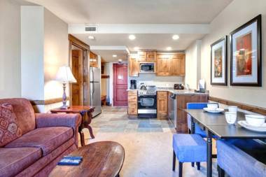 K B M Resorts- CBI-205 Upgraded 1Bd wood fireplace full kitchen wifi walk to slopes