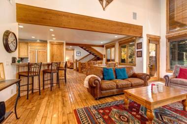 K B M Resorts- PGE-2413 Large 3Bd chalet Deer Valley mountain views private hot tub