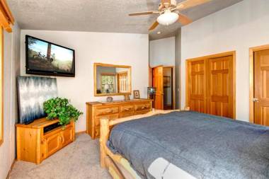 K B M Resorts- PLA-1155 Large 5Bd easy walk to ski lifts Main Street mountain views