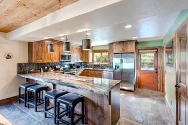 K B M Resorts- PLA-1155 Large 5Bd easy walk to ski lifts Main Street mountain views