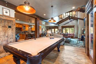 K B M Resorts- PRH-685 Penthouse 4Bd 4Ba mountain retreat pool table private hot tub