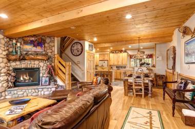 K B M Resorts- TWL-5B Ultimate 3Bd home fireplace chef kitchen surrounded by Aspens