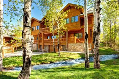 K B M Resorts- TWL-5B Ultimate 3Bd home fireplace chef kitchen surrounded by Aspens